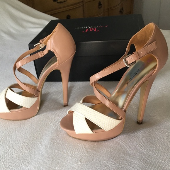 Just Fabulous size 9 shoes. Tawney design, color nude. Like new condition. - Picture 2 of 12